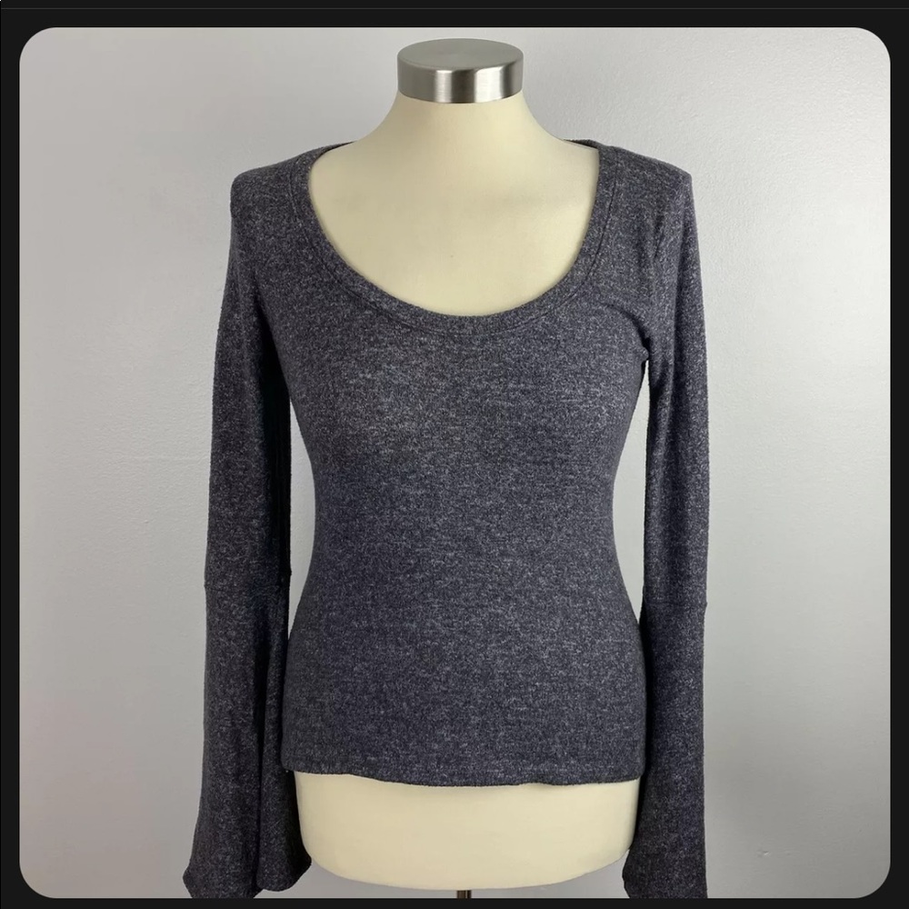 Hollister Womens M Gray Round Neck Long sleeve Shirt Bell Sleeve